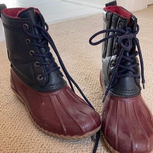 Tommy Hilfiger maroon duck boots